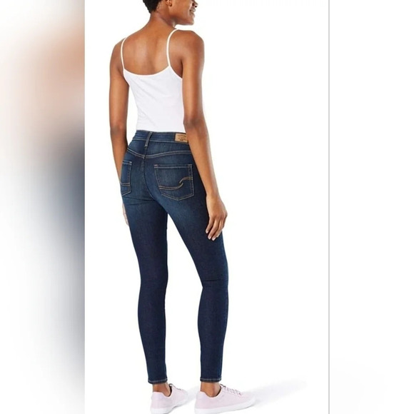 NWOT Signature by  Levi Strauss & Co. Gold Label Maternity Skinny Jeans - Picture 3 of 7